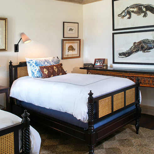 Modern Plug-in Wall Light Black Swing Arm Wall Lamp